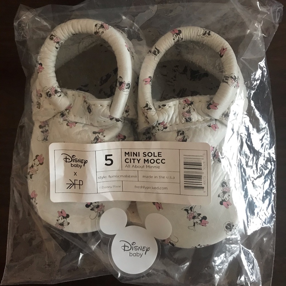 BNIB 5 Freshly Picked All About Minnie mini sole